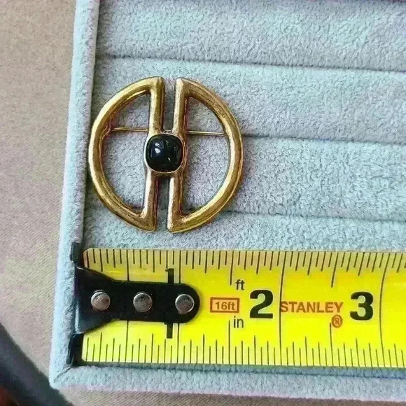 Crown Trifari brooch Gold-toned with black stone - Picture 9 of 12